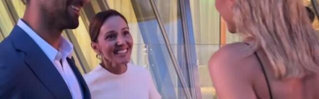 SRBI BRUJALI O NJOJ ZBOG ĐOKOVIĆA, A SAD DA JE VIDE... U šok haljini koju je već nosila KOLEGINICA - koja je bolja?