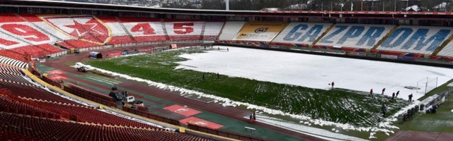 Radno u Ljutice Bogdana: Čisti se sneg sa trave Marakane