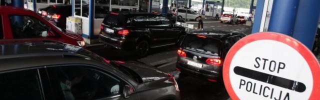 POLICAJCI NA BATROVCIMA "UBOLI" BINGO!  Posle pretresa kombija bugarskih registracija, ODMAH SU UHAPSILI VOZAČA