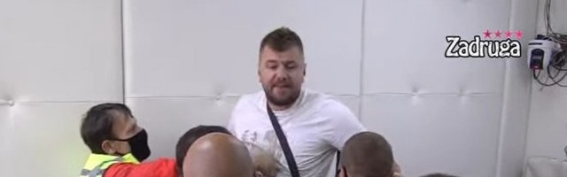 NAJBRUNTALNIJA TUČA IKADA! Maja OPALILA Janjušu ŠAMAR, ON se ZALETENO na NJU! /FOTO/