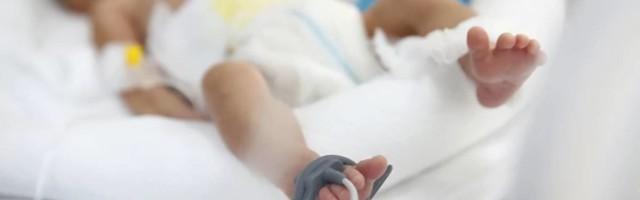 Beba od dva meseca je dobila koronu: Mnogi su se smejali majci jer je odmah shvatila da je krmelj prvi simptom