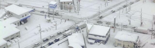 Rekordne snežne padavine u Japanu – poremećen saobraćaj, glavni putevi zatvoreni