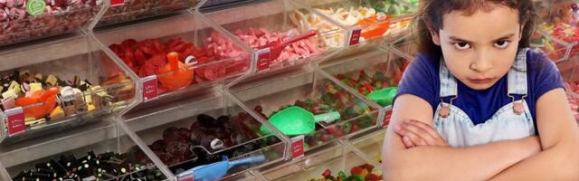 Udarili na decu! Prodavali novogodišnje paketiće sa isteklim rokom - Gore društvene mreže