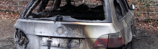 Мушкарац у Атини разбио око 30 аутомобила