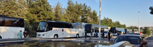 Haos i kolaps na Evzoniju: Više od 40 autobusa zarobljeno na granici, ako ste krenuli u Grčku birajte drugi prelaz