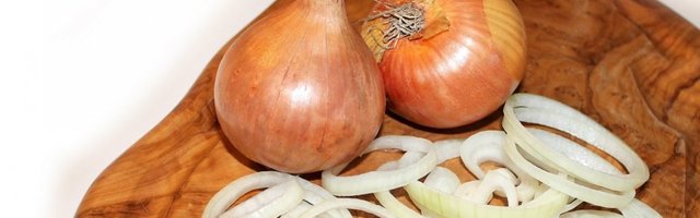 Crni luk kao prirodni lek za respiratorne infekcije: Ubija viruse i ublažava tegobe!