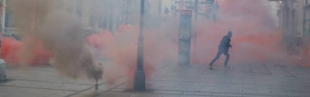 Dimne bombe u Knezu, ljudi panično bežali (FOTO)