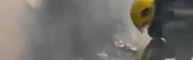 Gorele kuća i šupa, vlasnik pokušao da ugasi požar i završio u bolnici (VIDEO)