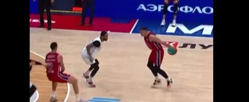 ŠTA JE POGODIO ALEKSA AVRAMOVIĆ?! Pogledajte neverovatan koš srpskog reprezentativca! (VIDEO)