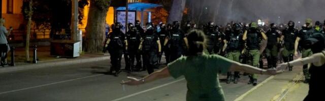 Student FTN-a teško povređen na protestu: "Žandarm ga udario pendrekom po licu, pomoć mu ukazana nakon 5 sati" (FOTO)