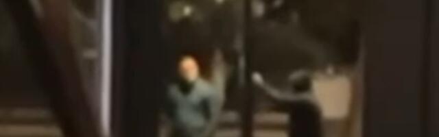 Sramotne scene pred dolazak studenata u Obrenovac: Organizovano cepanje plakata (VIDEO)