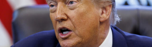 Трамп тражи хапшење демократа који позивају војску да одбије „незаконите наредбе”