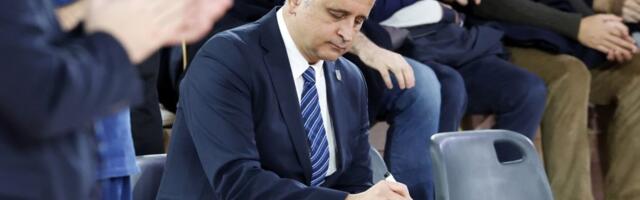 Efes smenio Igora Kokoškova