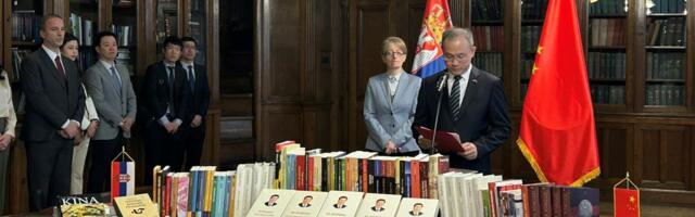 Ambasada Kine uručila Skupštini Srbije poklone