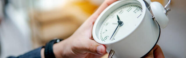 NE ZABORAVITE DA POMERITE KAZALJKE! Evo kad počinje letnje računanje vremena!