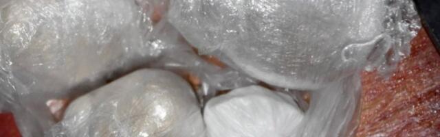 UZIMALI 2.300 DINARA ZA GRAM: Muž i žena godinama u svom kiosku TAJNO prodavali drogu! Ovako su otkriveni