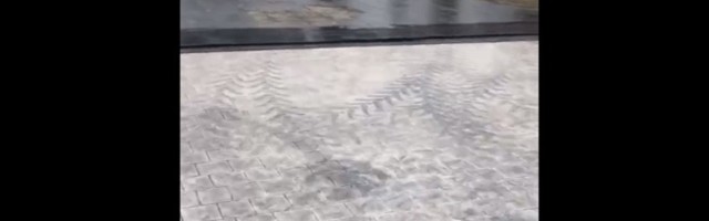 Vesićevi radnici uništili plato ispred Hrama (VIDEO)