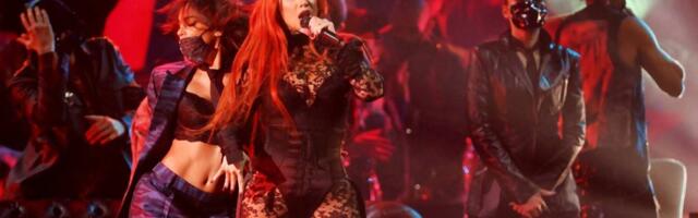 Šta se desilo sa Kristinom Agilerom - pevačica neprepoznatljiva u vamp izdanju