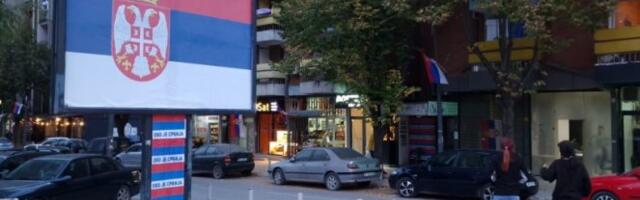 BRAĆO I SESTRE, ZASTAVE NA PROZORE, POKAŽIMO KOLIKO VOLIMO SRBIJU! Srpska lista pozvala na skup! DA SE POKAŽE JEDINSTVO!