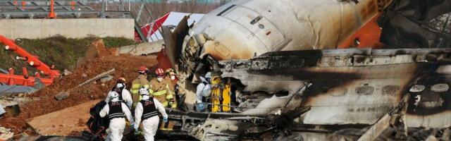 Južnokorejski avion se srušio i zapalio pri sletanju