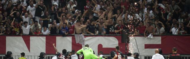 Skandal u Francuskoj: Nezadovoljni navijači izveli sportskog direktora dva igrača iz autobusa, pa ih šamarali