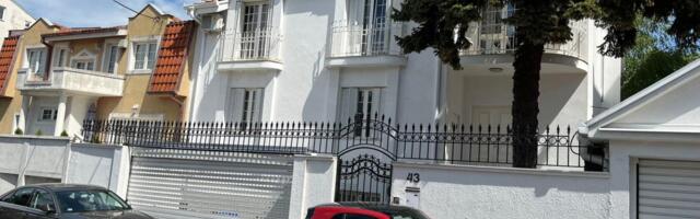 IMA DVE KUĆERINE U BEOGRADU, SVE ĆE PREPISATI NJEMU: Bivšem zadrugaru naslediće veliko bogatstvo, podelio sliku iz luks vile sa bazenom