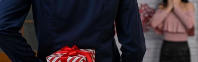 TOP 5 poklona za DAN ZALJUBLJENIH koje joj možete kupiti u zadnjem trenutku