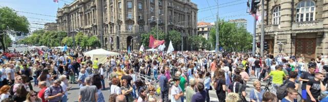 NASTAVLJA SE "TUČA" MEĐU BLOKADERIMA! Svim silama UDARILI PO POLJOPRIVREDNICIMA koji blokiraju puteve: "Lupetaju! Odbijte da budete intelektualne lenštine!"