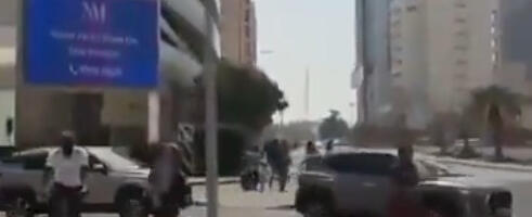 Ima mrtvih u Abu Dabiju: Deo rakete se srušio na ulicu