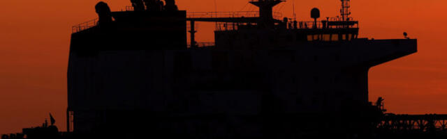 Ирански супертанкери „невидљиви” за САД: ноћна испорука нафте упркос америчкој блокади