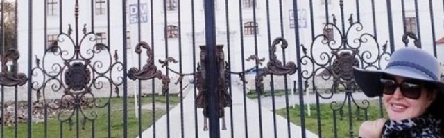 ZAVIRITE U DVORAC DRAGANE MIRKOVIĆ - Luksuz, sjaj, unikati koji ostavljaju bez daha, a tek da vidite DETALJ koji je promenila na sebi! /FOTO/