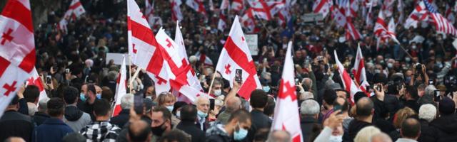 Oko 50.000 ljudi demonstriralo u Tbilisiju tražeći oslobađanje Sakašvilija