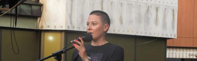 Policajka Katarina Petrović na protestu „Valjevo protiv nasilja“