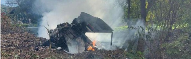 PRVI SNIMCI S MESTA PADA MIGA 21 VOJSKE SRBIJE: Ovo je olupina vojnog aviona, jedan pilot poginuo, za drugim se traga FOTO, VIDEO