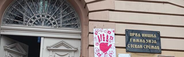 Profesorka niškog „Sremca“ reagovala zbog nepoznatog muškarca u učionici, pa završila u policiji
