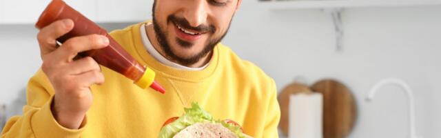 Da li ljuti sos zaista treba da stoji u frižideru? Odgovor koji će vam uštedeti prostor u kuhinji