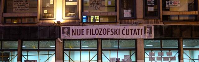 Građani i akademci odaju poštu stradaloj studentkinji ispred Filozofskog fakulteta