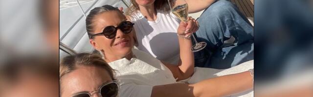 Melina posle venčanja otvorila flašu: U venčanici od 8.000€ nazdravlja sa drugaricama na milionerovoj jahti