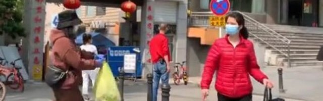 ŽIVOT SE VRAĆA U VUHAN! Ljudi voze automobile i šetaju ulicama! (Video)