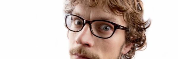 Ljudi koji nose naočare imaju manje šanse da dobiju koronu