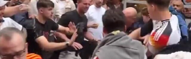 Žestoka tuča navijača, uletela policija (VIDEO)