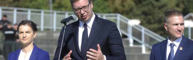 Vučić u prepoznatljivom stilu: Samo ja pričam jer su novinari N1, NIN-a i Vremena lažovi