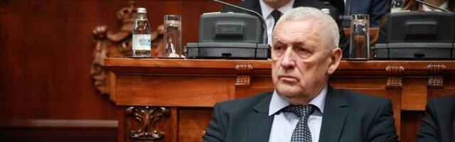 Novi ministar nauke na teškom zadatku - da se prekrsti (VIDEO)