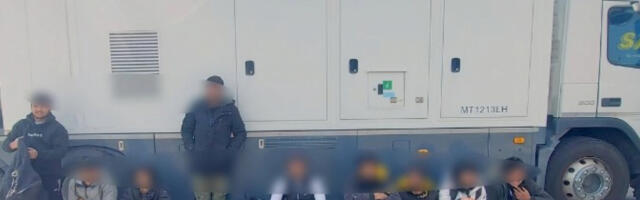 DOLIJALI ŠVERCERI LJUDI  Prevozili migrante naduvani i u neregistrovanim kolima
