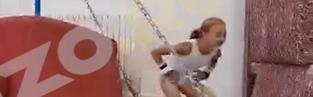 Šokantan snimak: Mlada gimnastičarka moli majku za oproštaj, ona je ponižava: Šta ti mogu kad si glupa?!