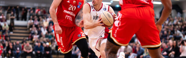 Košarkaši Zvezde uradili veliku stvar: Evo zašto su igrači nosili crveni karmin na obrazu (FOTO GALERIJA)