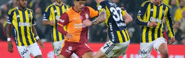 Ludnica u jednom od najvećih derbija sveta, gol u 95. minutu sprečio haos na tabeli