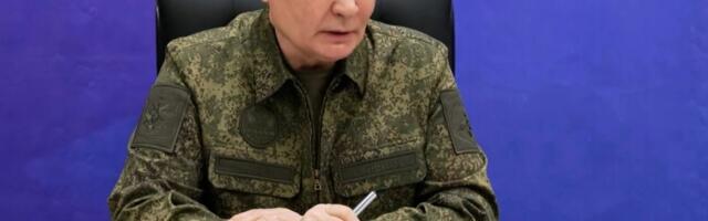 Putin u vojnoj uniformi sa zapovednicima: Ruski lider pažljivo režiranim sastankom poslao poruku Zapadu