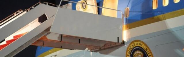 ODE TRAMP KUĆI: Predsednik SAD ovim gestom pokazao kako se oseća posle govora u Davosu, Grenlanda i priče o carinama (FOTO)