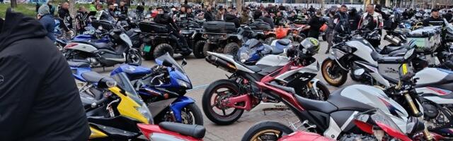 "Ima nas iz cele Srbije": Bajkeri stigli na miting SNS (FOTO)